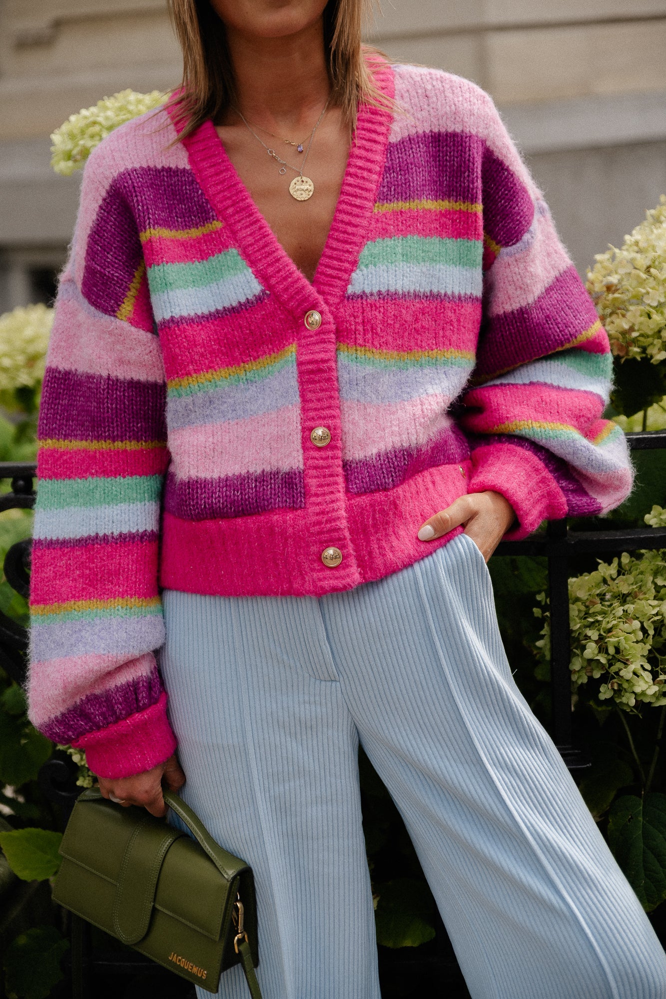 Noor gestreifte Strickjacke rosa