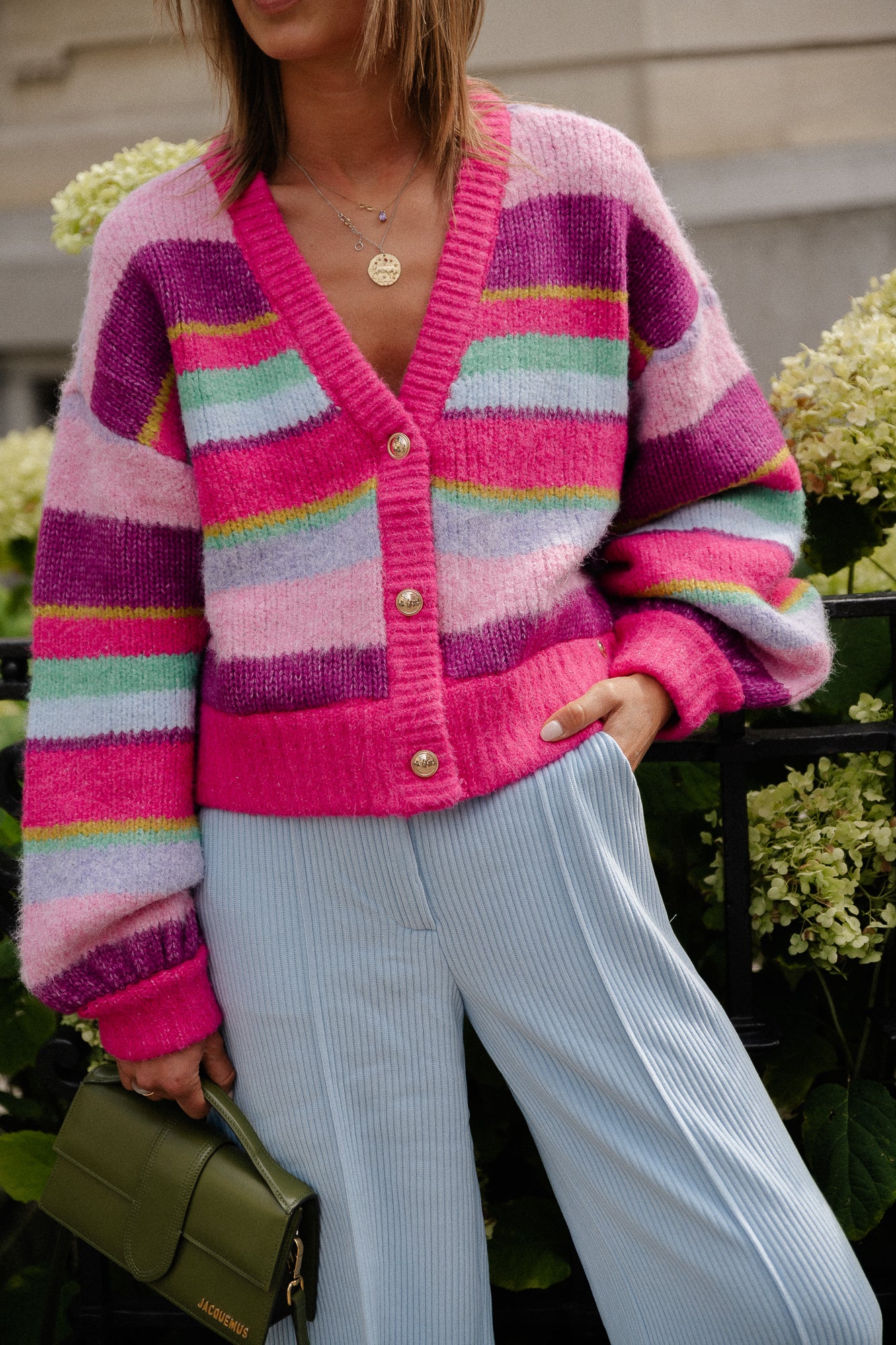 Noor gestreifte Strickjacke rosa