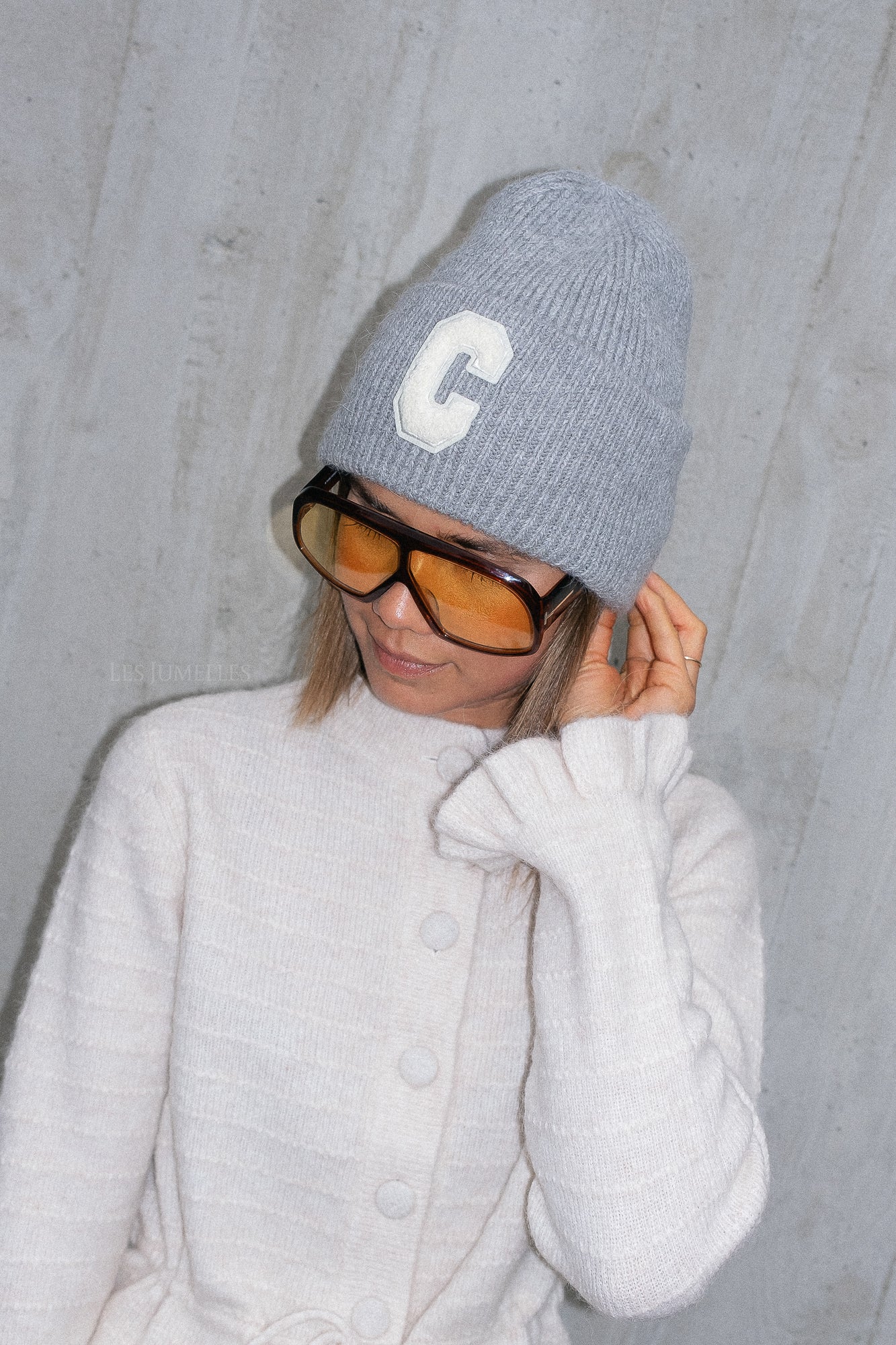 'C' beanie light grey