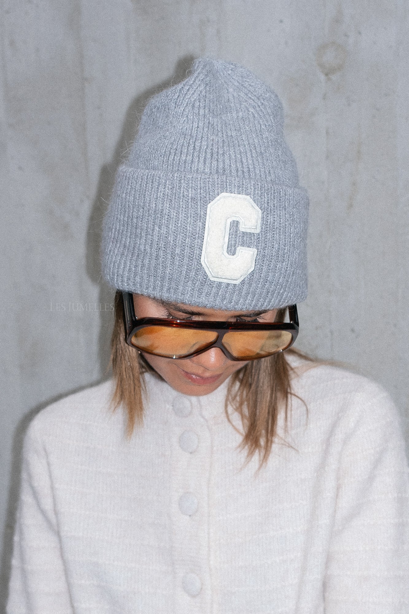 'C' beanie light grey