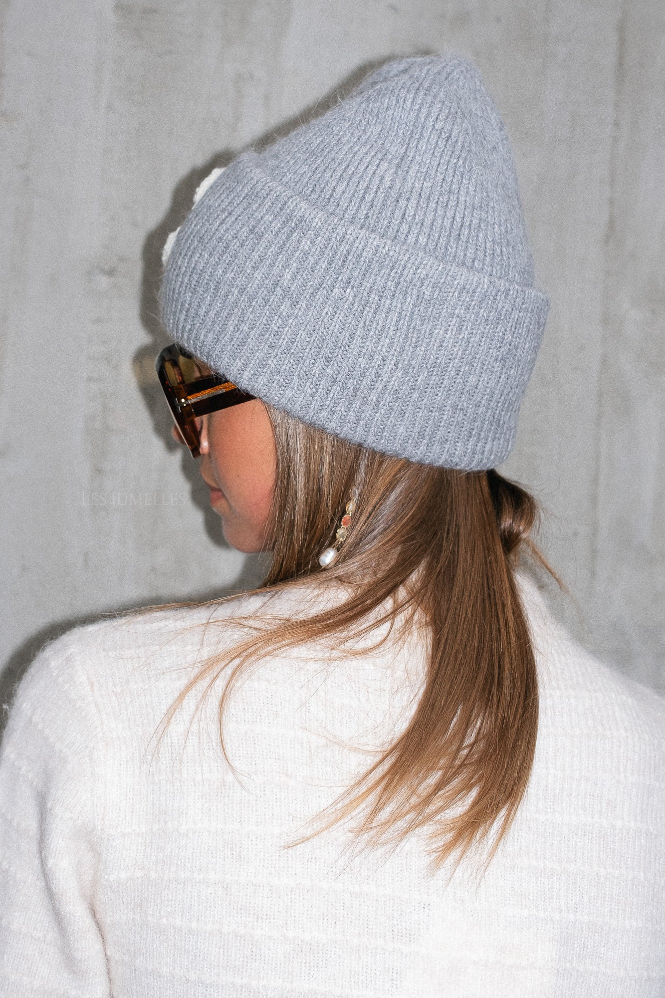 'C' beanie light grey